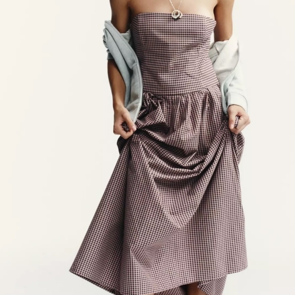 Zara Dresses & Skirts - NWT Zara Strapless Gingham Patterned Midi Dress in Burgundy/White - S